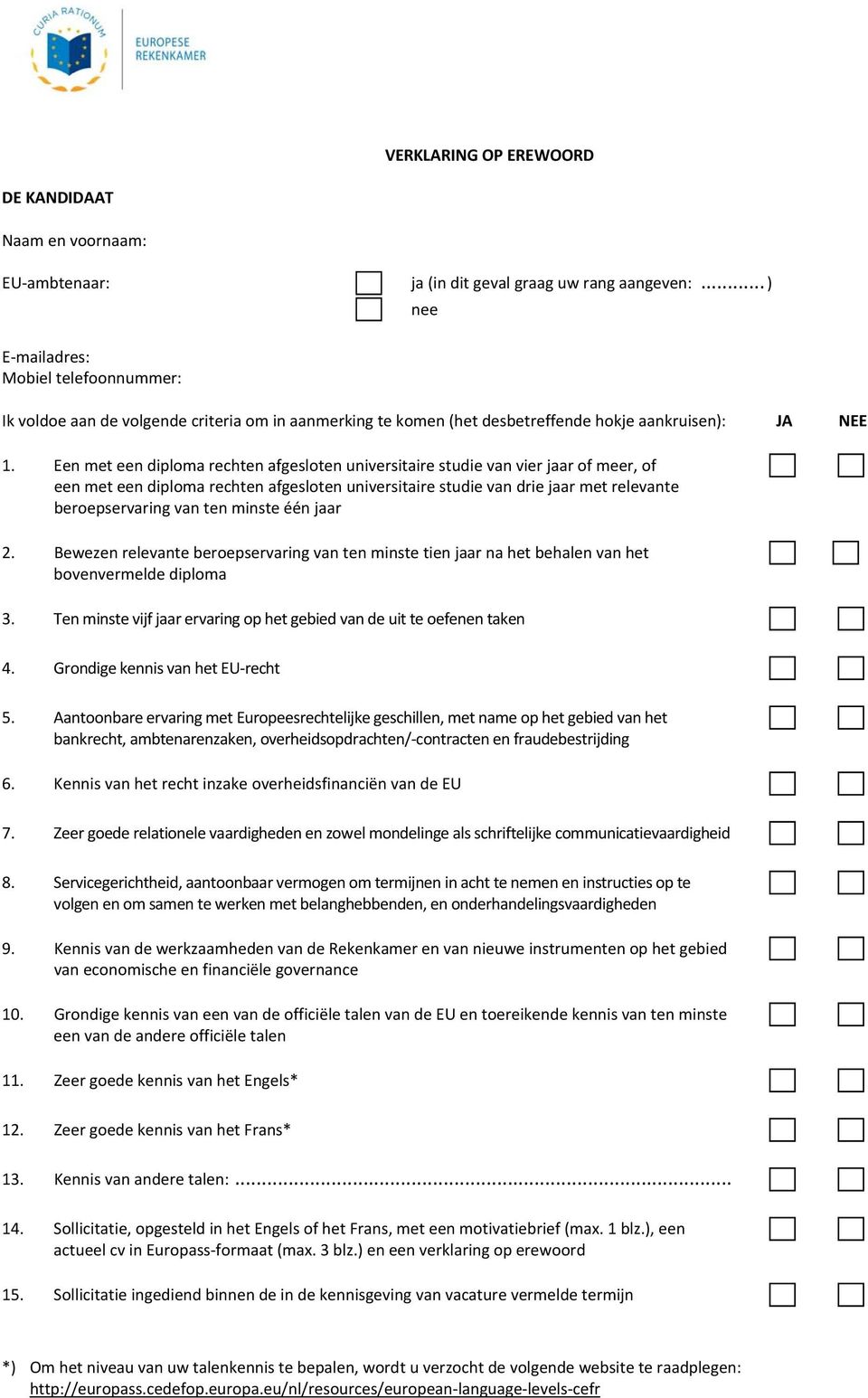 Een met een diploma rechten afgesloten universitaire studie van vier jaar of meer, of een met een diploma rechten afgesloten universitaire studie van drie jaar met relevante beroepservaring van ten