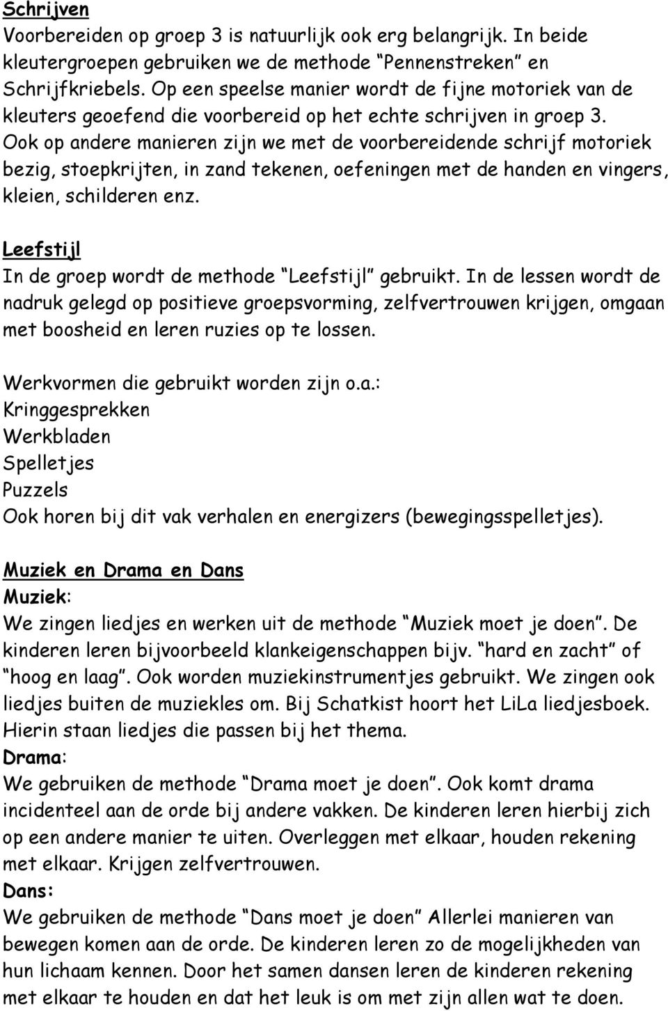 Ook op andere manieren zijn we met de voorbereidende schrijf motoriek bezig, stoepkrijten, in zand tekenen, oefeningen met de handen en vingers, kleien, schilderen enz.