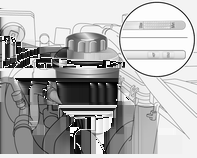 Verzorging van de auto 161 Bij een koud koelsysteem moet de koelvloeistof tussen MIN en MAX staan. Bijvullen als het peil te laag is. 9 Waarschuwing Vóór het openen van de dop de motor laten afkoelen.