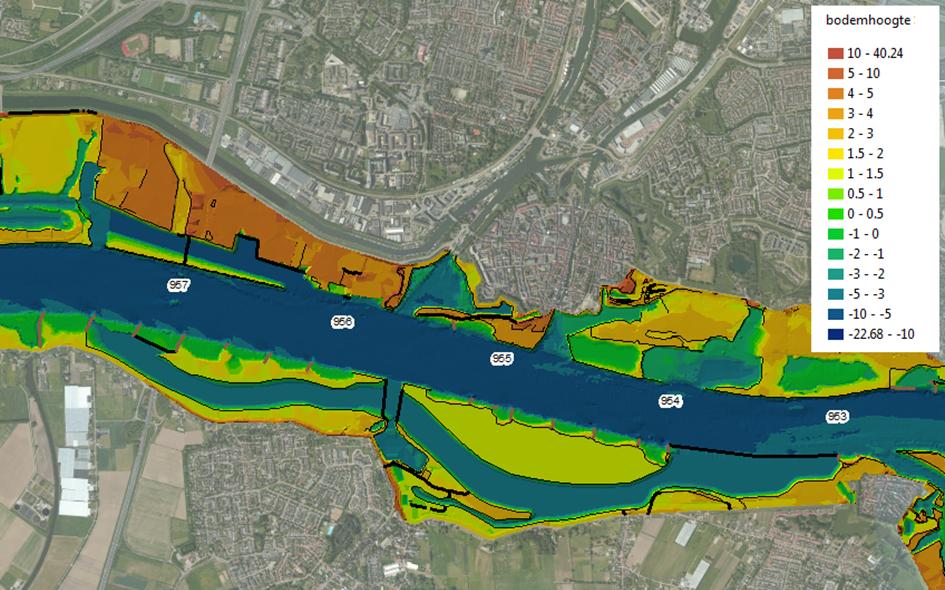 Figuur 21 toont de berekende waterstandsverlaging bij verschillende afvoerniveaus bij de inzet van de bypass. De figuur laat zien dat de maatregel bij afvoeren tussen 16.000 en 20.