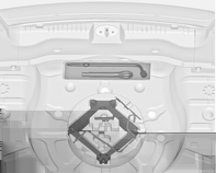 Verzorging van de auto 273 Boordgereedschap Gereedschap Auto's met bandenreparatieset Het gereedschap en de bandenreparatieset liggen in een opbergvak onder de vloerafdekplaat van de bagageruimte.