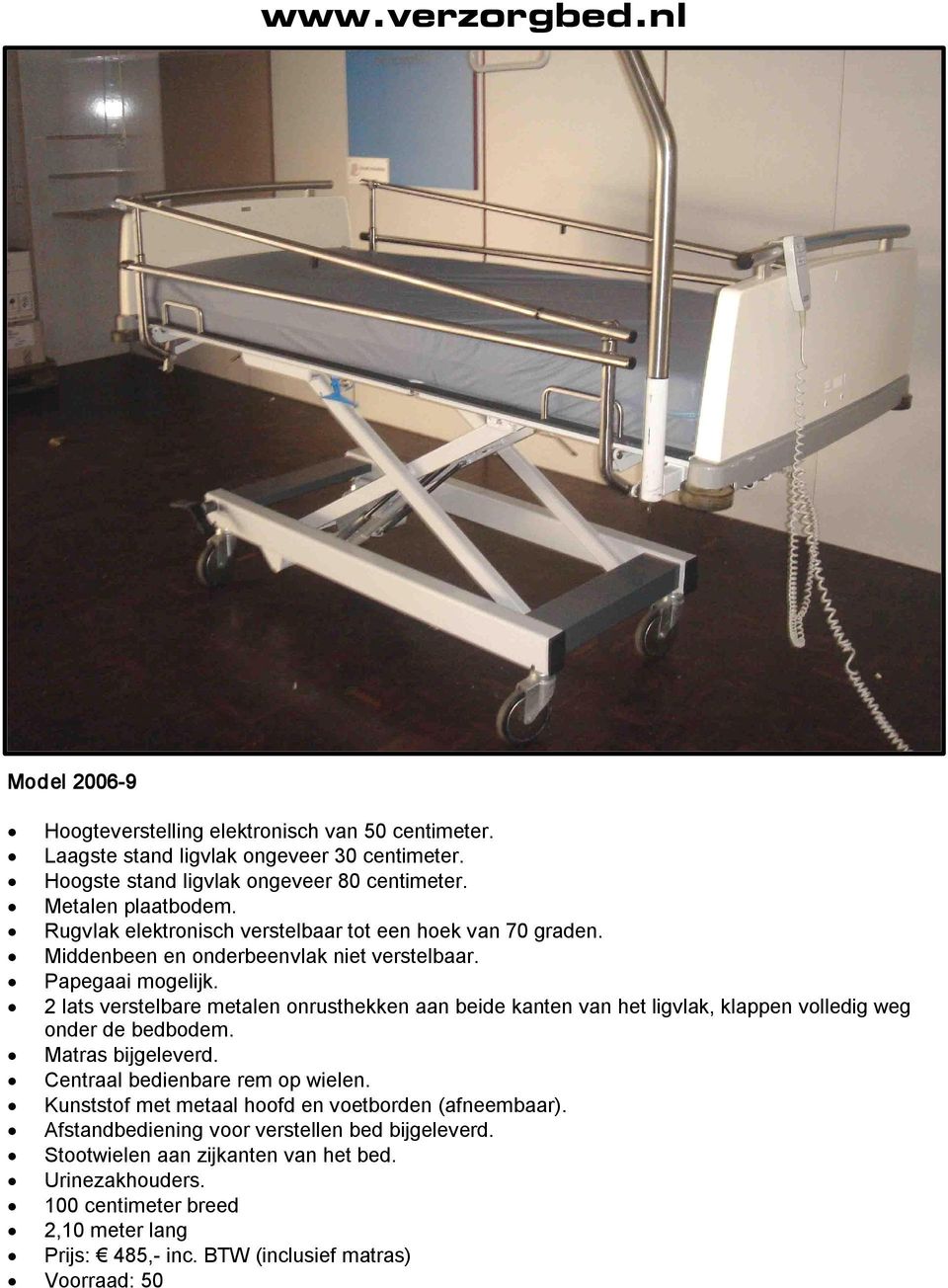 2 lats verstelbare metalen onrusthekken aan beide kanten van het ligvlak, klappen volledig weg onder de bedbodem. Centraal bedienbare rem op wielen.