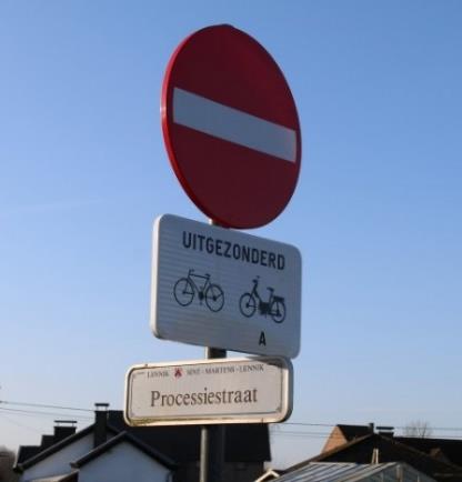 Mobiliteitsbeleid Laatste jaren meer ruimte en aandacht voor openbaar vervoer, fietser en voetganger Veiliger