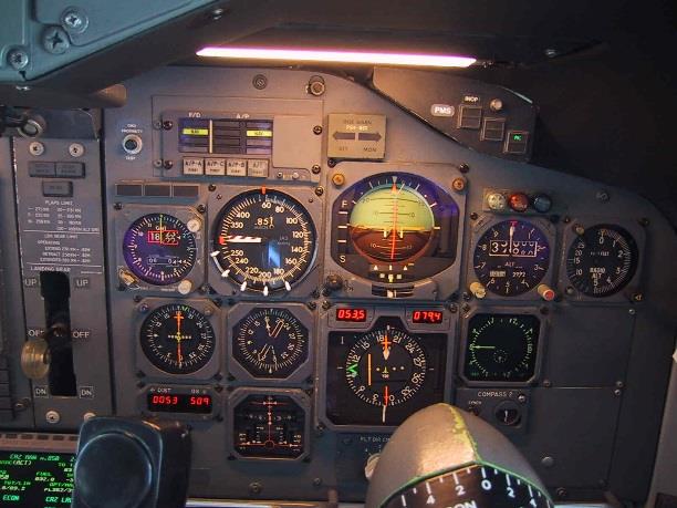 Cockpit Ervaringen Veiligheid ontstaat door doen niet door procedures Procedures zijn onmisbaar maar niet heilig