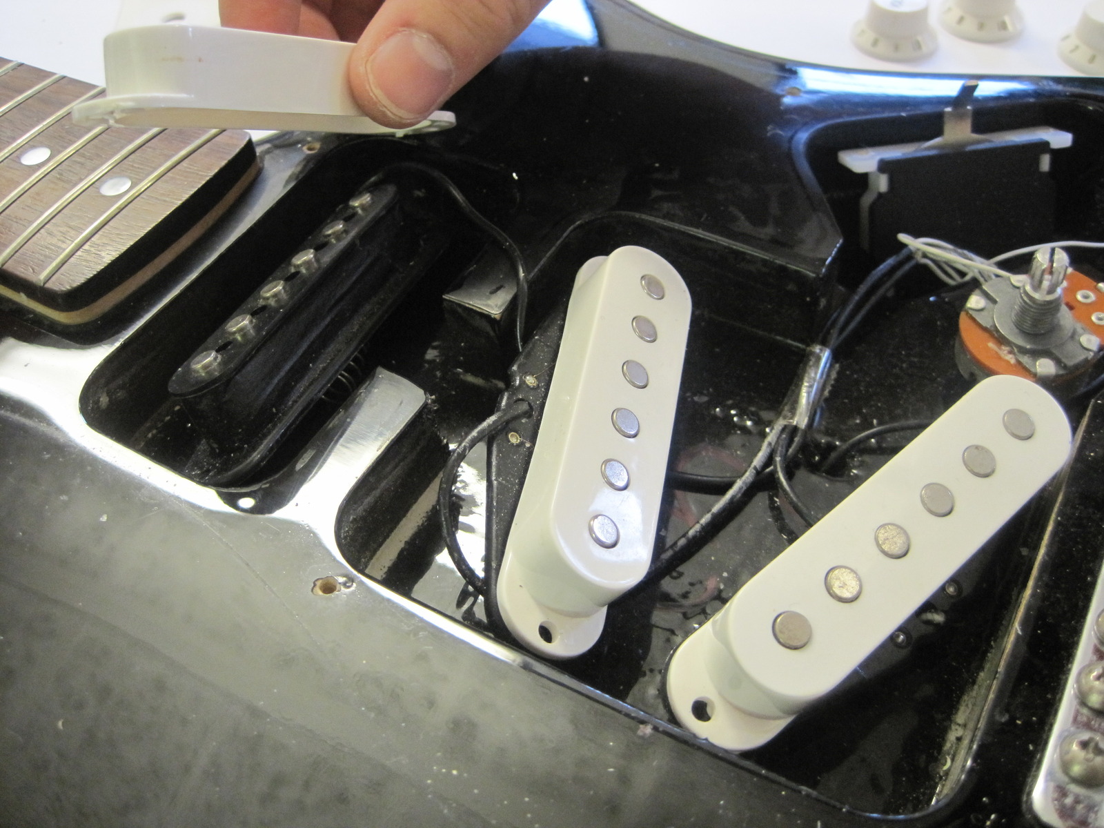 Stap 9 Een andere methode van disassemblage: verwijder de slagplaat schroeven (verlaten pickup schroeven, potten en zet onaangetast).