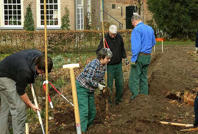 Voor het project Groene Vingers hebben we gesprekken gevoerd met eigenaren, beheerders of tuinbazen over het werken met vrijwilligers in historische tuinen en park(bossen).