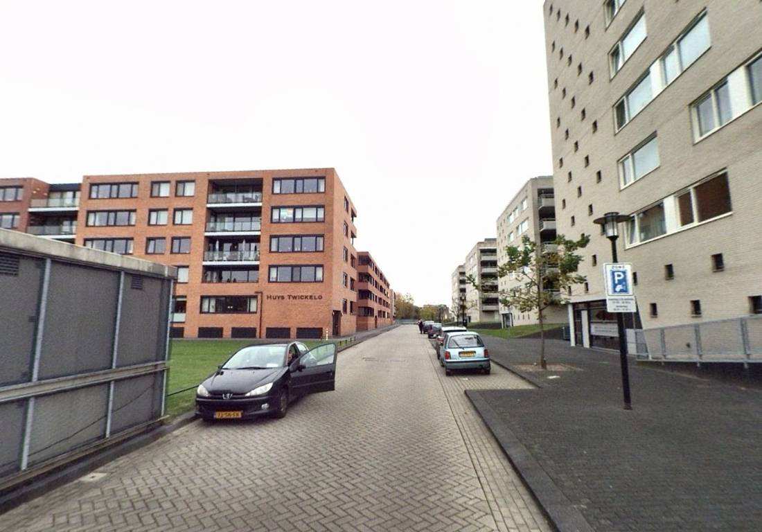 3. Draagvlak huidig parkeerbeleid Voor het invoeren van de proef betaald parkeren in de schilwijken Thiemsland, Tuindorp en Weidedorp zijn draagvlakonderzoeken uitgevoerd.