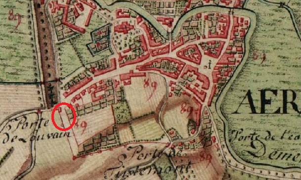 Leuvensepoort een toren getekend (fig. 3) 6. Ook op de Ferrariskaart zijn de resten van de stadsmuur, de Leuvensepoort en een toren te zien (fig. 4). Fig.