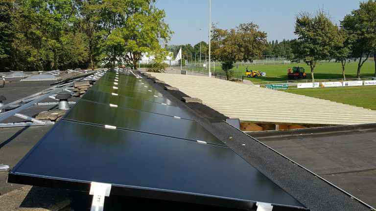 Zonnepanelen op het dak Wie goed heeft opgelet heeft het natuurlijk al gezien; het dak van het clubhuis van GSC/ODS ligt vol met zonnepanelen.