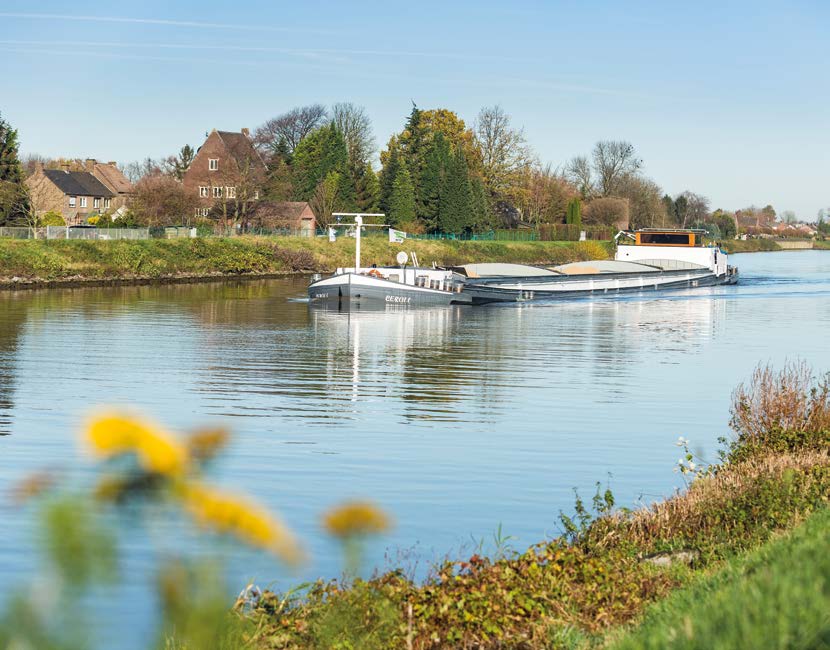 Moderne, eigentijdse architectuur Wonen aan de 'Kanaalboulevard' is wonen aan het altijd boeiende water in een ruime en groene woonomgeving.