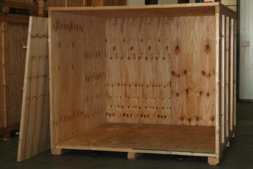 Meubelbewaring Afmetingen: 2.3m x 2.3m x 1.90m Opslag van u meubilair kunnen wij uitvoeren in persoonlijk voor U gereserveerde opslagcontainers van 10 m³.