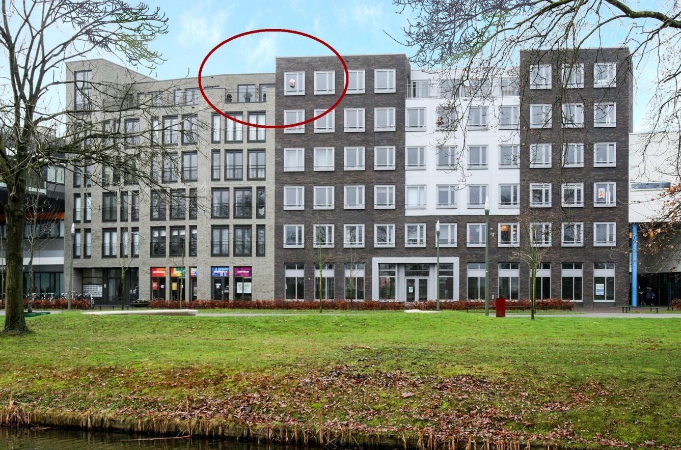 Buitenkans! Modern en luxe afgewerkt 3 kamer top-appartement gelegen op de 5 e (bovenste) verdieping.