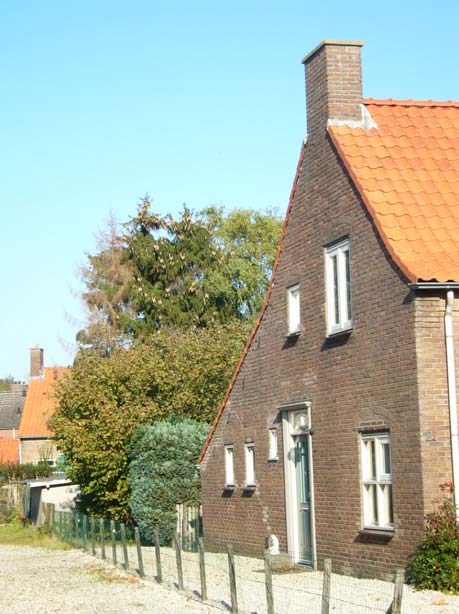 bouwstop en gebrek aan grondstoffen / arbeidskrachten. Begin oktober 1944 pas werd het grootste deel van de bevolking van Ooijpolder en Duffelt geëvacueerd.