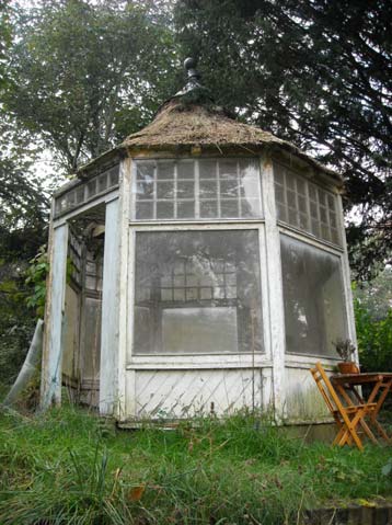 Gemeente Ubbergen merkt theekoepeltje bij Villa Westerbeek aan als gemeentelijk monument.