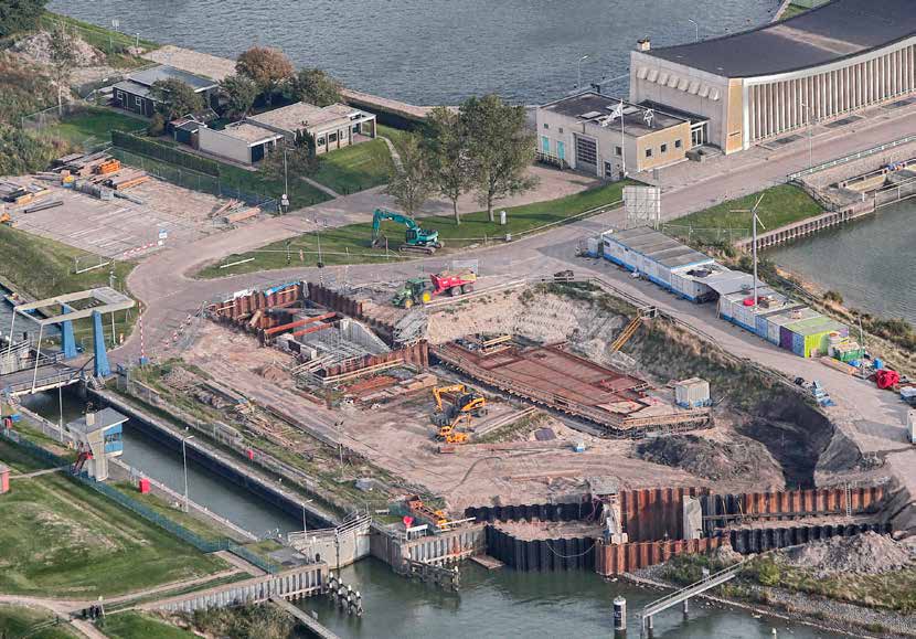 Útwreiding kapasiteit Johan Frisosluis Starum Nijsbrief oktober 2013 Het Friese Merenproject is een samenwerkingsverband van gemeenten, Wetterskip Fryslân, Recreatieschap De Marrekrite en branche- en