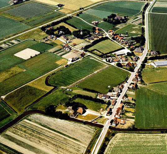 PERIODE III 20E EEUW De naam De Bosch is tot ver in de 20ste eeuw in gebruik gebleven voor het voormalige terrein van Lauta State. Vrijwel alle begroeiing was echter verdwenen.