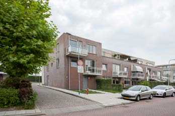 Borculo 40 2235 DJ Valkenburg Borculo 40 2235 DJ Valkenburg Vanuit dit heerlijk lichte 3-kamer hoekappartement heeft u volop zicht op de straat en kijkt u op een groene zone.