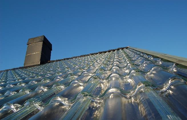 Glazen daksysteem Soltech Het systeem met de glazen dakpannen kan worden geleverd in drie varianten, de dakpannen in combi met Dunne Film zonnepanelen, de dakpannen in combi met zonnecollerctor