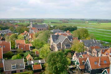 Eilandspolderdorp De Rijp, gelegen in de gemeente Graft-De Rijp huizen en vele rijks, provinciale en gemeentelijke monumenten.