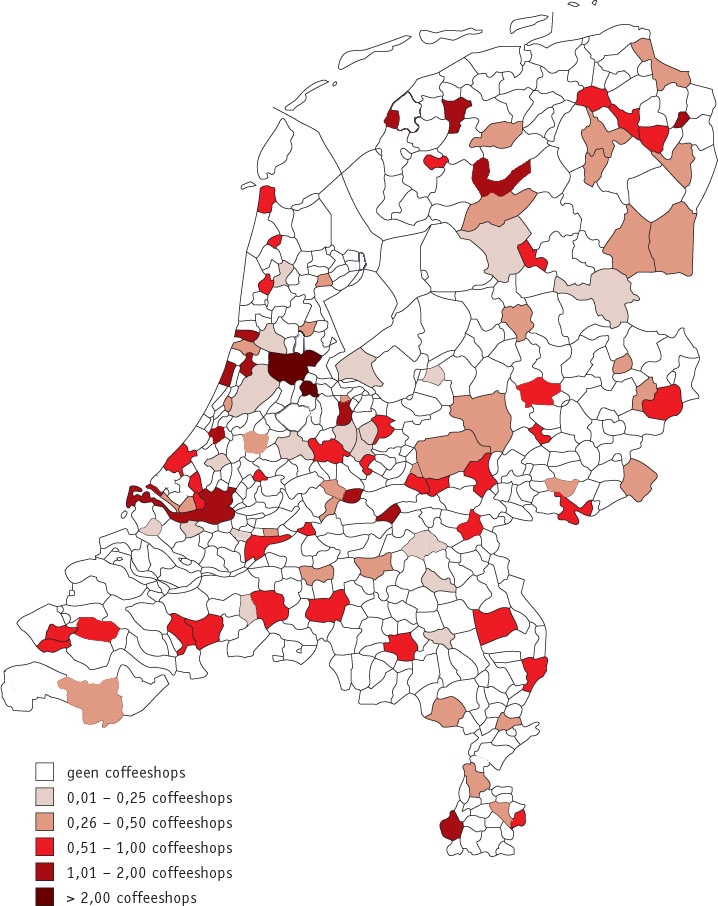 Kaart 2.2 Coffeeshopdichtheid (aantal coffeeshops per 10.000 inwoners) in 2004 Het gemiddelde aantal inwoners per coffeeshop 4 ligt voor de 103 coffeeshopgemeenten op 28.715.