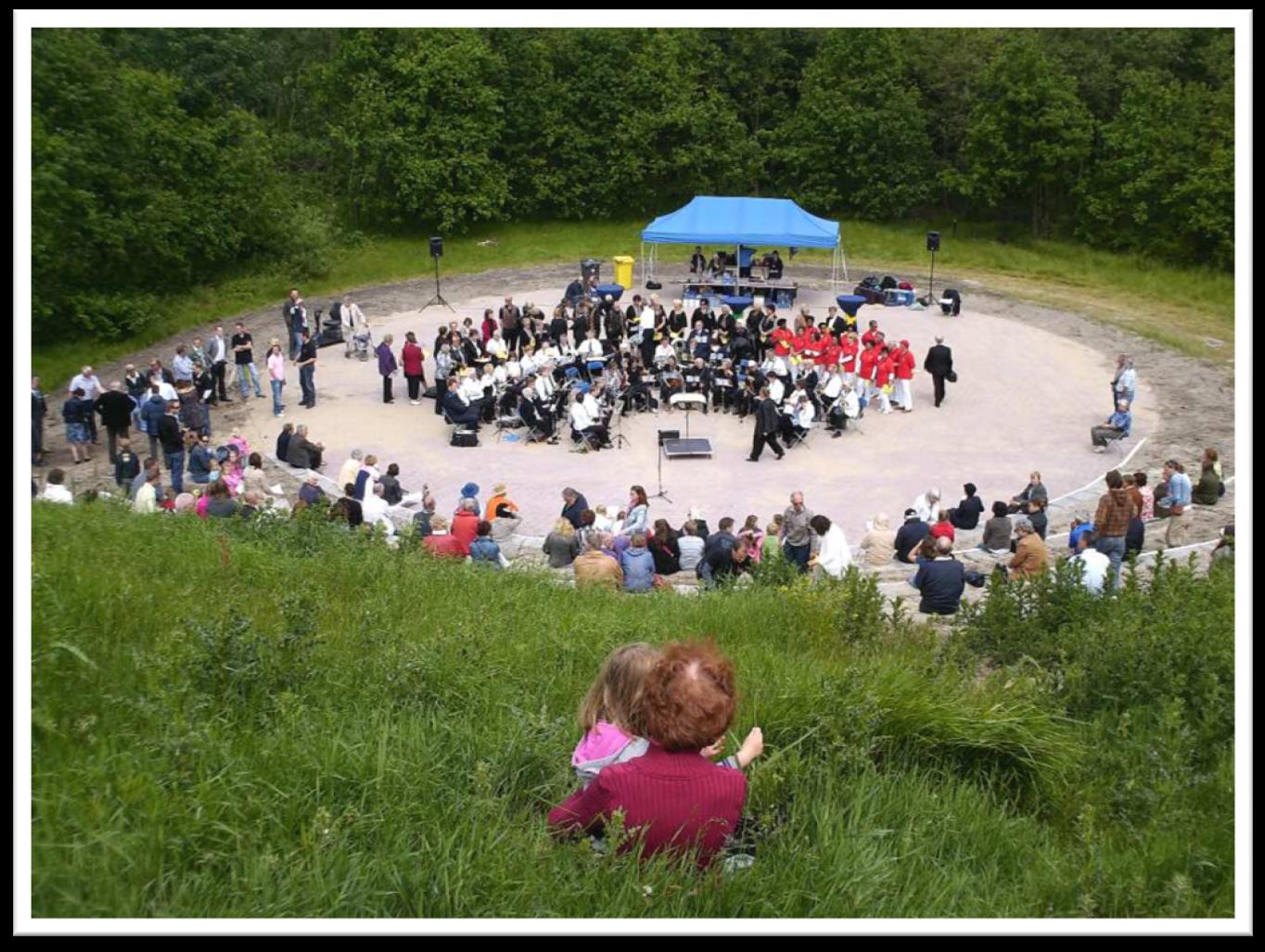 Educatie en theater Lessen en optredens in de buitenlucht, maar ook muziek- of theatervoorstellingen.