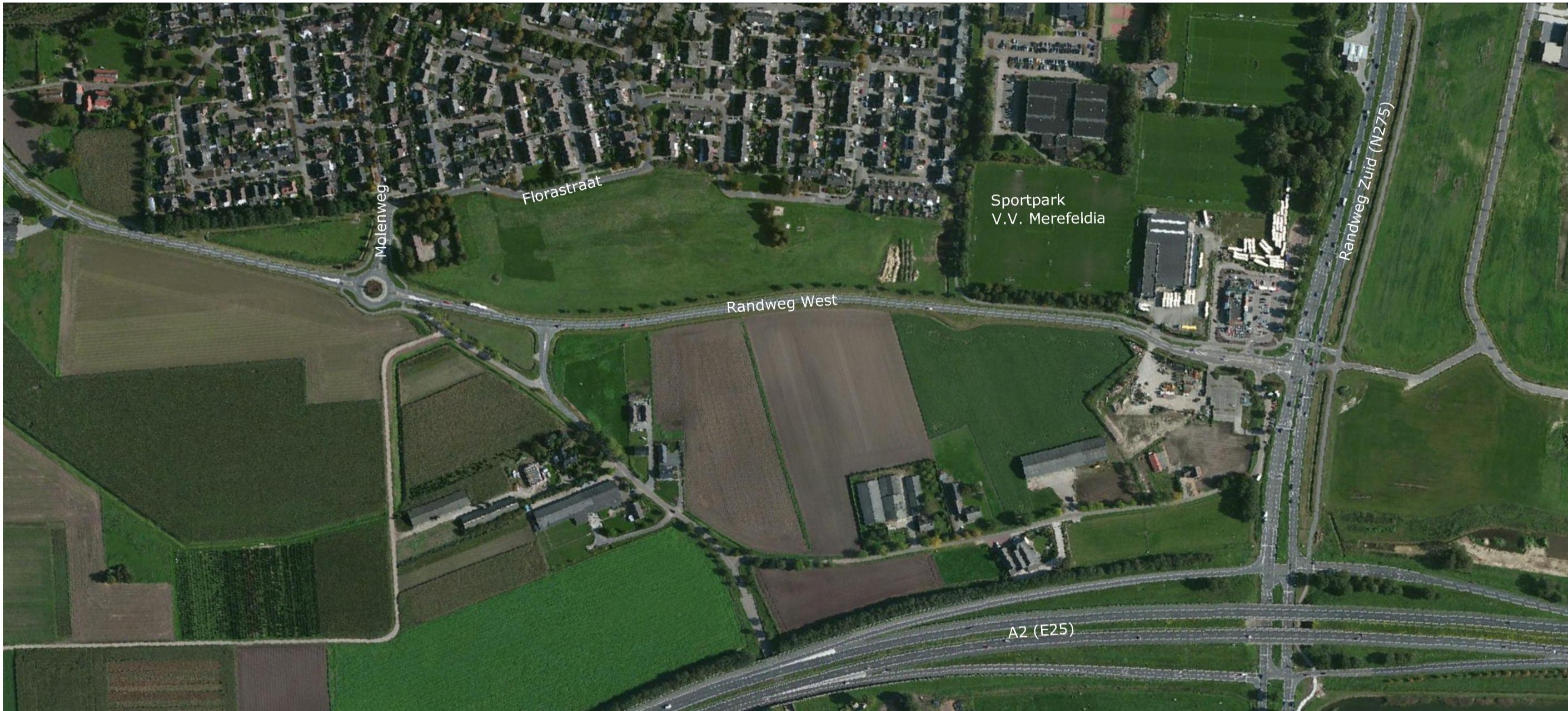 Afbeelding 1: Luchtfoto overzicht plangebied Plangebied Het plangebied voor het beleefpark is 4,5 hectare groot.