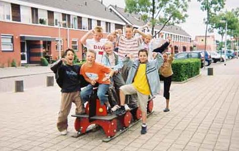 TOELICHTING ACTIVITEITEN KINDERKLANKBORD 1. De rondgang Het is de bedoeling dat enkele (ongeveer acht) kinderen groepsgewijs eenmalig onder begeleiding van OBB (mw. Oost-Mulder of mw.