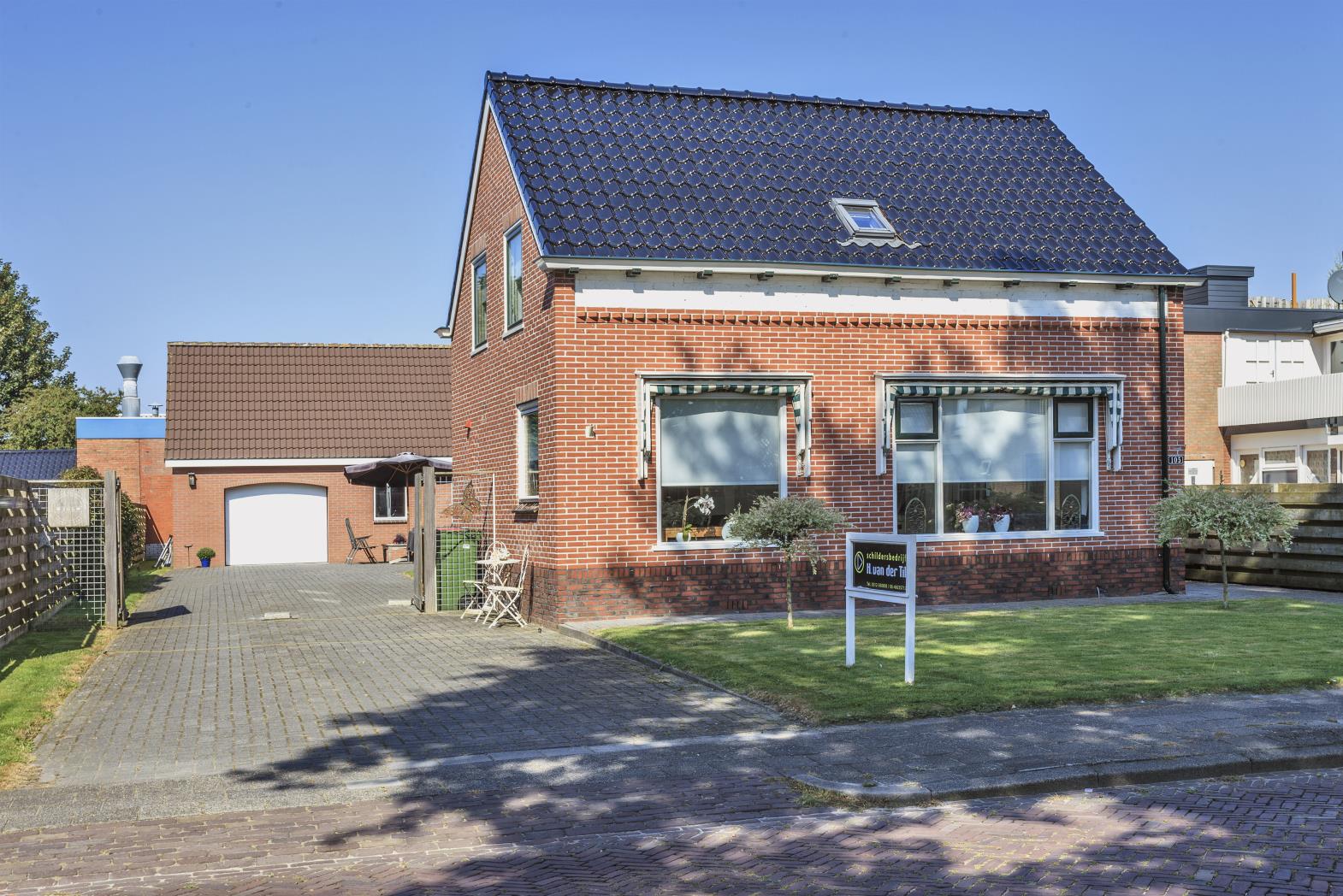 Warmoltsstrjitte 105 te Harkema Geheel gemoderniseerde en zeer verzorgde vrijstaande woning met een grote vrijstaande stenen garage (ca.