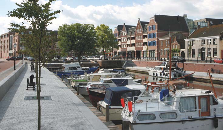 Halderberge WAAR WONEN, WERKEN EN RECREËREN SAMENGAAN De haven in Oudenbosch Centraal in het westelijk deel van Noord-Brabant ligt de gemeente Halderberge.