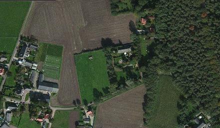1 INLEIDING 1 luchtfoto plangebied 2015 Microsoft Corporation 1.1 Algemeen In het buitengebied nabij Wilbertoord zijn aan de Beelenweg 16-18 twee woningen gerealiseerd in een voormalige boerderij.
