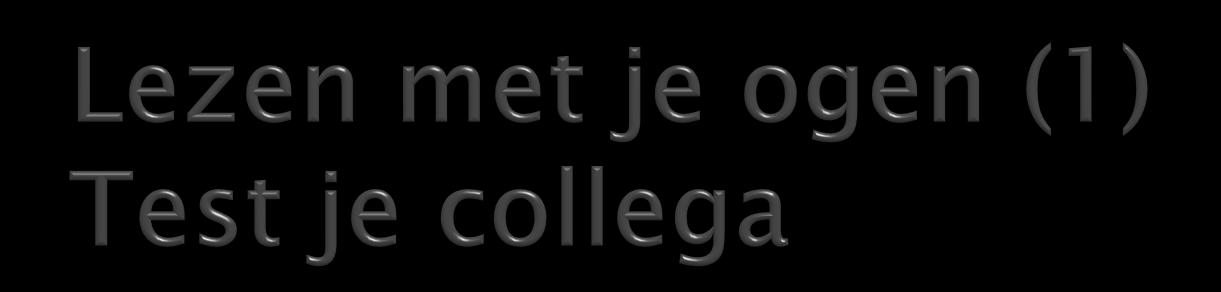 Ga tegenover je collega-student zitten Observeer hem terwijl hij een stukje tekst aandachtig leest