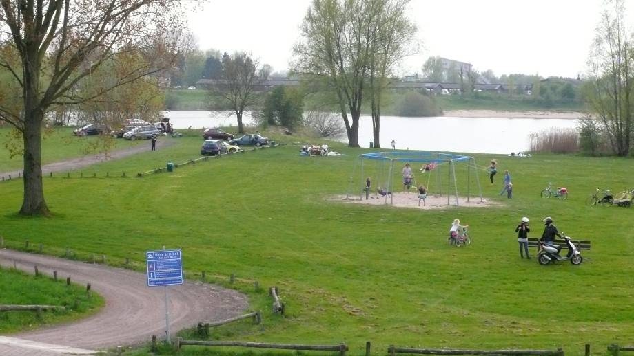 Ruimtelijke dragers De 6 meter hoge dijk biedt uitzicht over het prachtige rivierenlandschap. Extensieve landbouw en natuur in de uiterwaarden.