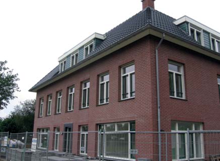 Projectnieuws Wonen Woon- en zorgprojecten Deventer In Deventer realiseren we op de Platvoet 24 sfeervolle jaren-30 woningen. Bijzonder is het vakmanschap wat in deze woningen is terug te vinden.