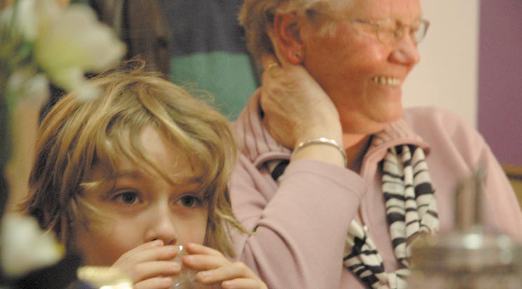 [Zo maar een voorbeeld...] Uiteindelijk......heeft Melle een poos bij oma gelogeerd. Die bracht hem naar school en haalde hem op. Oma vond het geweldig en Melle ook.