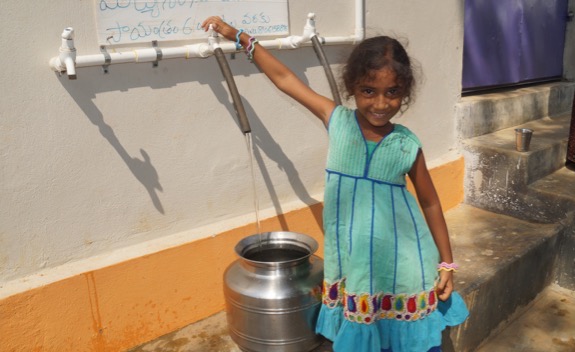 Friends Indeed Een thuis, een school, een toekomst Waterzuiveringsinstallaties in 15 vissersdorpen JAARVERSLAG 2015 Kostenpercentage 2015: 8,1%!