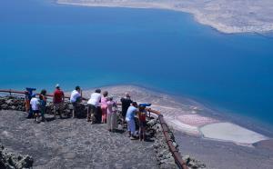 5.6. Mirador del Río Posted on August 10, 2012 by bloglanzarote César Manrique designed the Mirador del Río in 1973, together with Je sus Soto and the architecht Eduardo Cáceres, which was considered