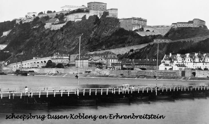 19.05 uur zijn we te Koblenz. Deze stad ligt prachtig op een hoek tussen Moezel en Rijn. Precies op de hoek heeft het Kaiser Wilhelm Denkmal gestaan.