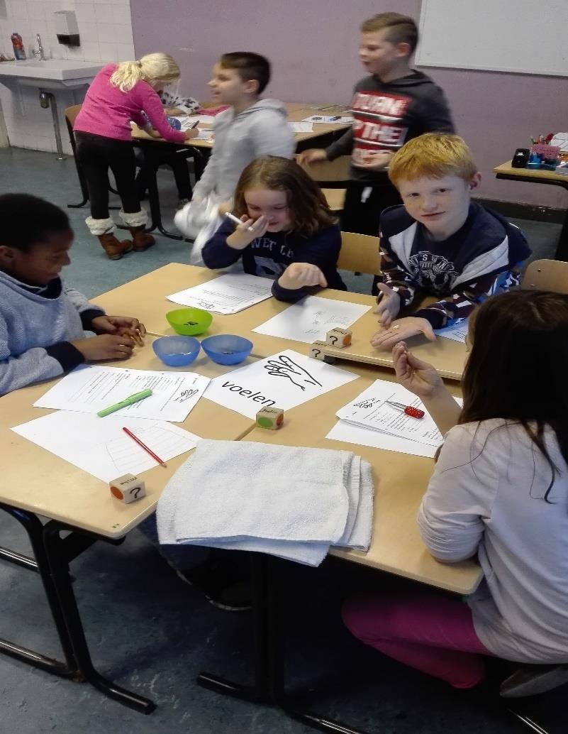 IPC in groep 6: samenwerken aan de opdracht. Uit de groepen- zie onze site! onze Facebookpagina Kalender Maandag 21 november: knutselmiddag Sint Dinsdag 22 november: MR vergadering, 19.