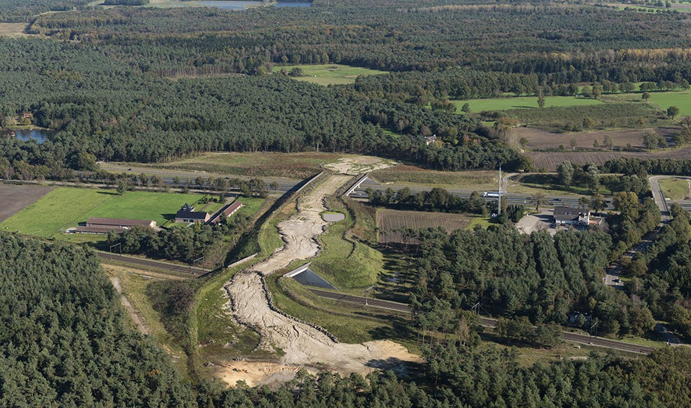Figuur 2.1: Realisatie van ecoduct Maashorst (bron: provincie Noord-Brabant) Figuur 2.