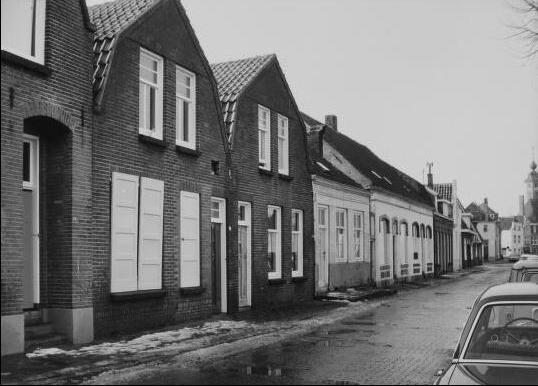 1881 verhuis naar Middelburg Joost vindt een baan als bewaarder in het huis van arrest in Middelburg.