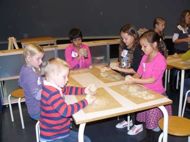 Vakantieactiviteiten BSO Op zoek naar een leuke activiteit voor de kinderen in de schoolvakanties? Kom dan langs bij de bibliotheek.