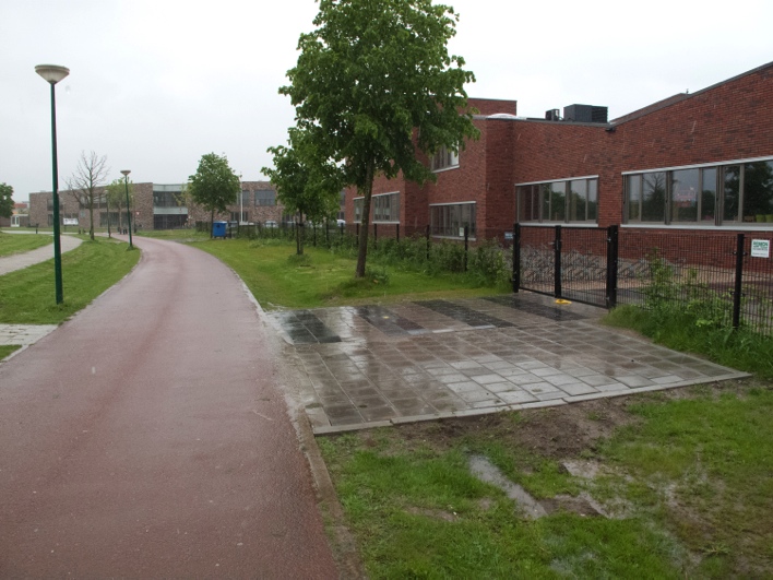 Aanleiding Door de Bogermanschool is aangegeven dat door concentra0e van ac0viteiten / voorzieningen op de HeSrug op diverse momenten van de week parkeerproblemen ontstaan.