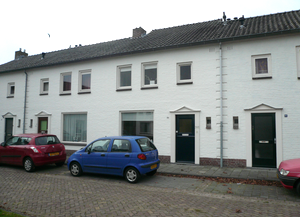 VUGHT Michiel de Ruyterweg 94 Aan een gezellig hofje gelegen, compleet gemoderniseerde woning met dakuitbouw aan de achterzijde.