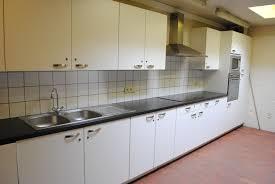 Keuken en keukenmaterialen volledig ingerichte keuken met spoelbak (warm en koud stromend water) vaatwasmachine