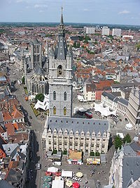 Bezoek Belfort Het Belfort in Gent kennen jullie ongetwijfeld! Maar wie is er al eens in het Belfort geweest? Je kan helemaal tot boven in de toren.