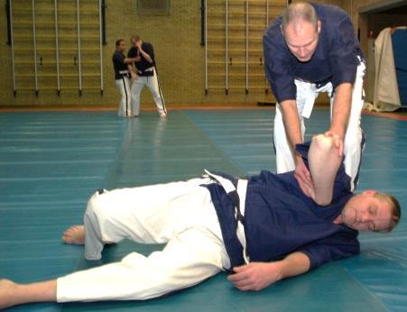 Er zijn bij Ju Jitsu verschillende belangrijke regels. Eén daarvan is verlies nooit de drie C S: Concentratie, contact en controle.