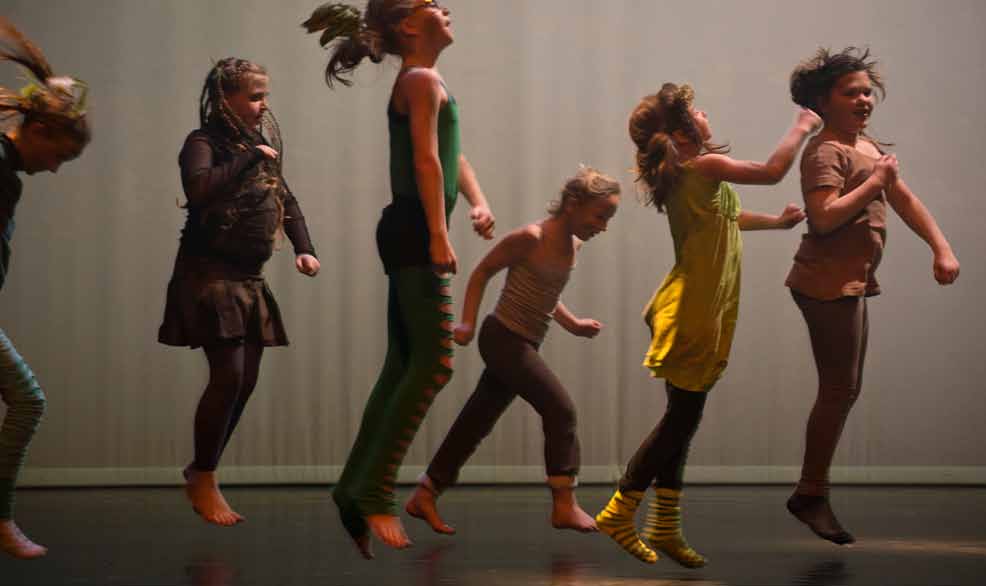 dans Lagere graad vanaf 3de leerjaar vanaf 8 jaar danstechniek en choreografie De kracht, lenigheid en elegantie van dansers hebben al veel mensen ontroerd.