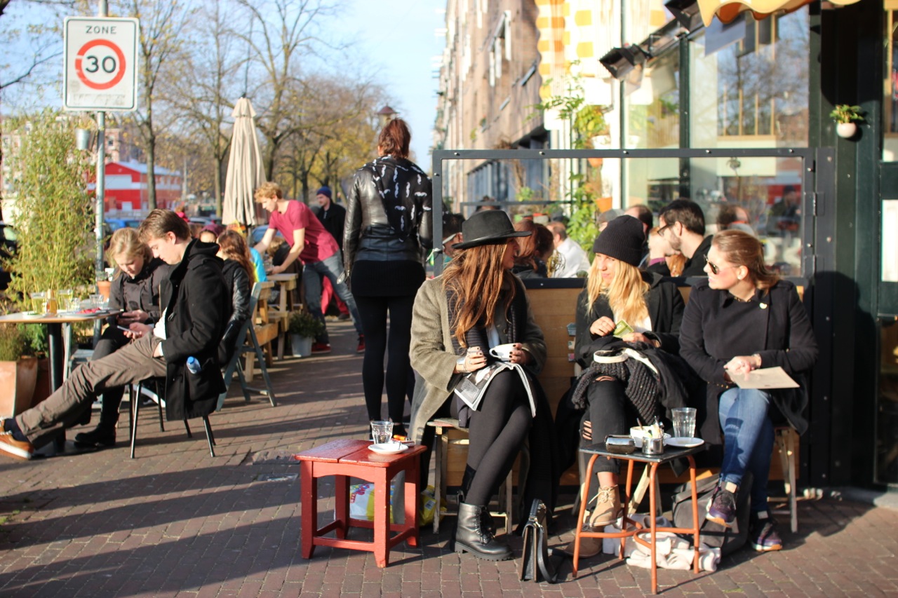 Case: Crowdfunding door buurtinitiatieven in Amsterdam-West Overheid: Stadsdeel Amsterdam West Scenario: Voorbeelden creëren De financiële middelen van stadsdeel Amsterdam West om initiatieven in de