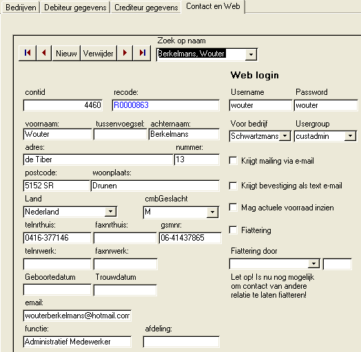 Een contactpersoon kun je ook altijd invoeren onder de balk contactpersoon in het midden. Het aanmaken van een contactpersoon.