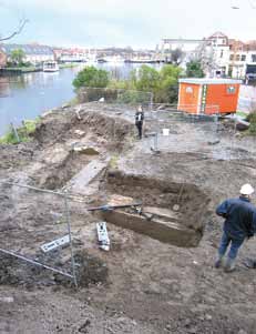 Stadsmuren bij de Wageweg: de Wortelpoort, de Waterpoort en een bolwerk In 2006 werd bij werkzaamheden aan de Wageweg een walmuur gevonden van de stadswallen van 1528-1551.